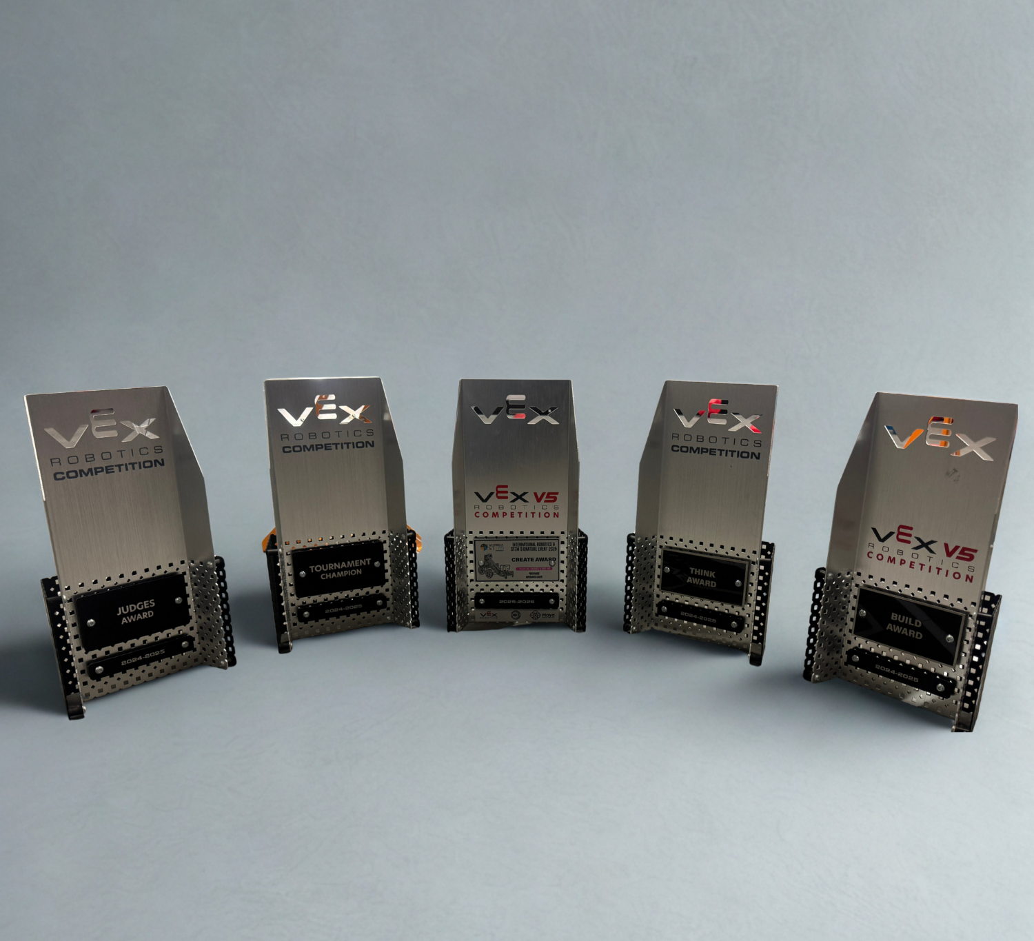 Imagen de premios del equipo de robótica